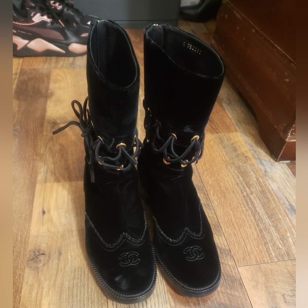 Interlocking CC Logo Velvet Combat BootsSize: 7.5 | US7.5, IT37.5